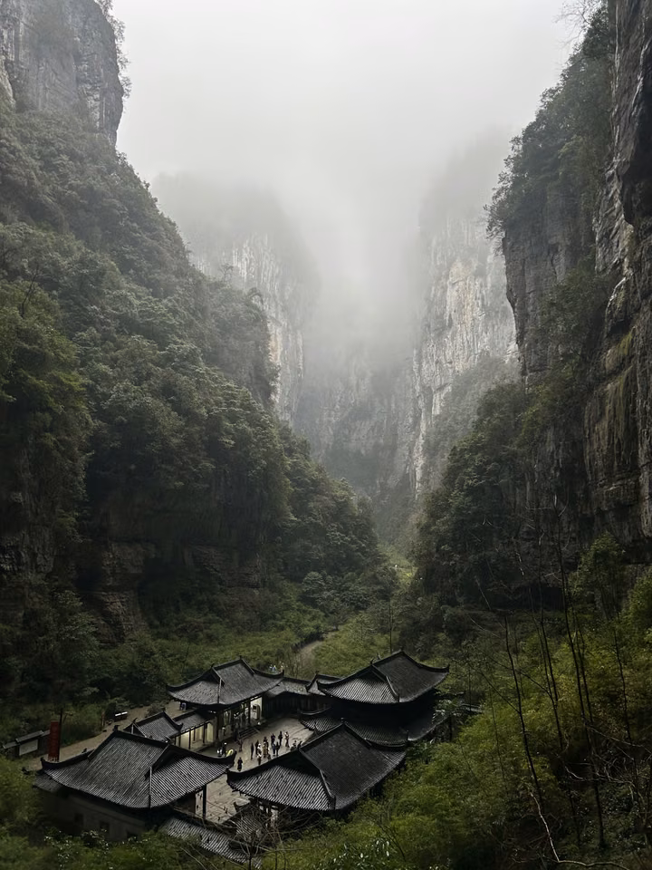 雾中的峡谷